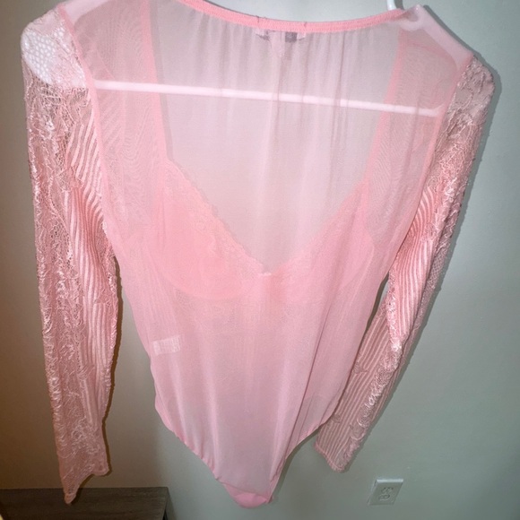 🟢 Blush Lace Bodysuit - Picture 2 of 4